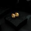 Brinco Dourado de Argolinha Vazado com Pedras de Zircônia - Imagem 3